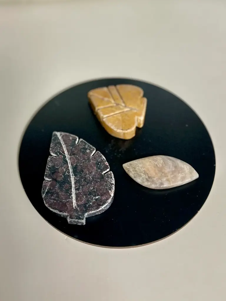 1 pc Carved Leaf Stones - Earth Element for Your Home 