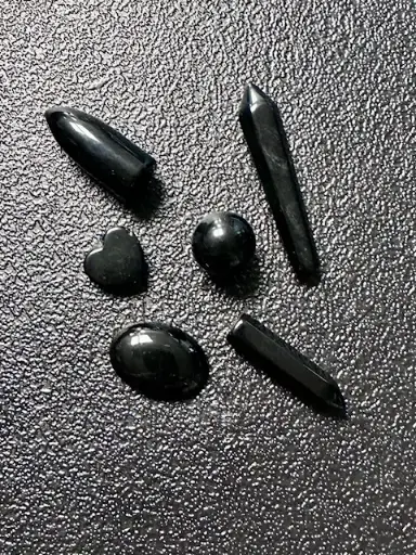 [ONYX25] Onyx Carvings - Assorted Small sphere, heart, bullet, point, oval, wand